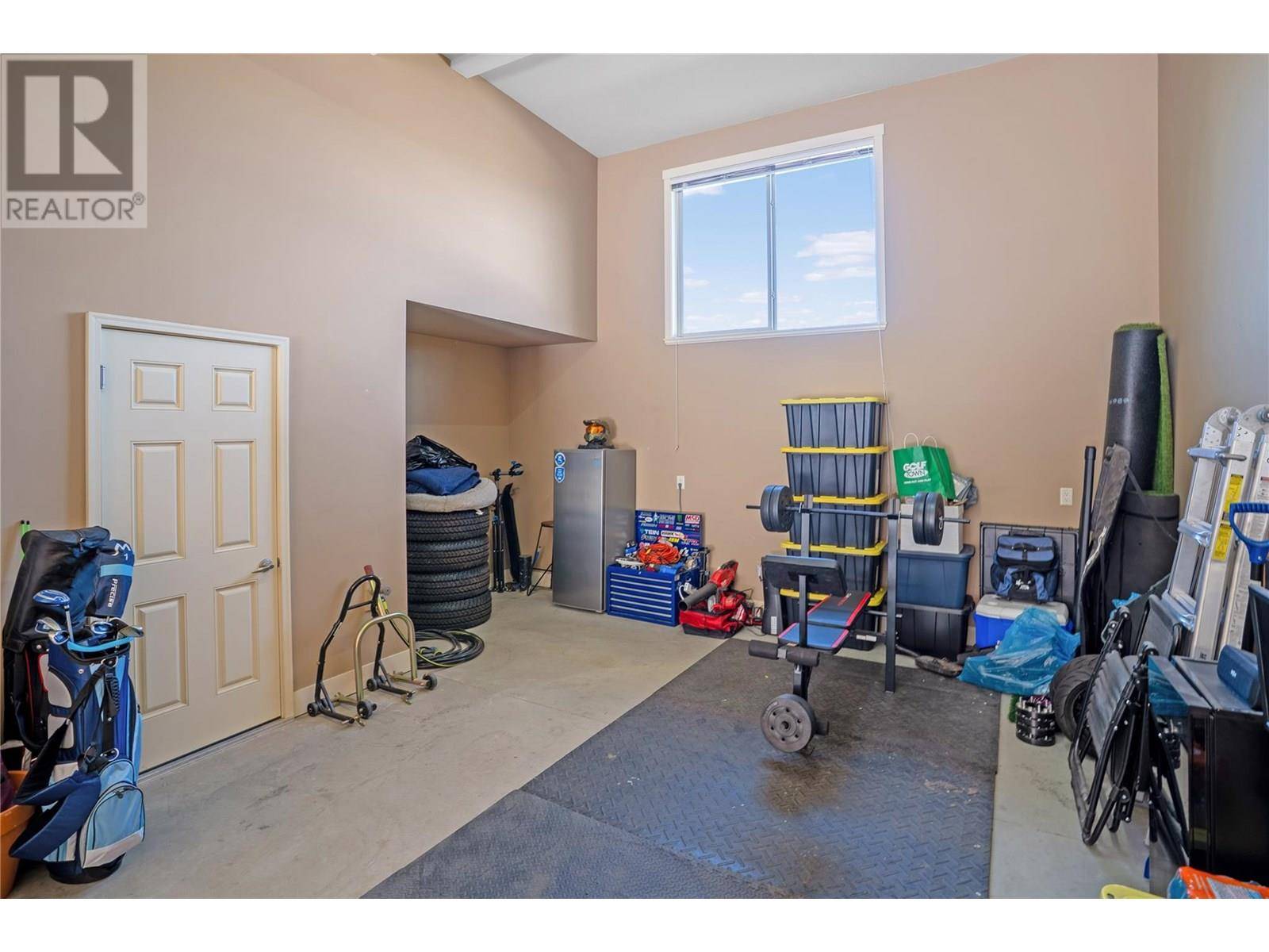 West Kelowna, BC V4T3G1,3359 Cougar RD #14