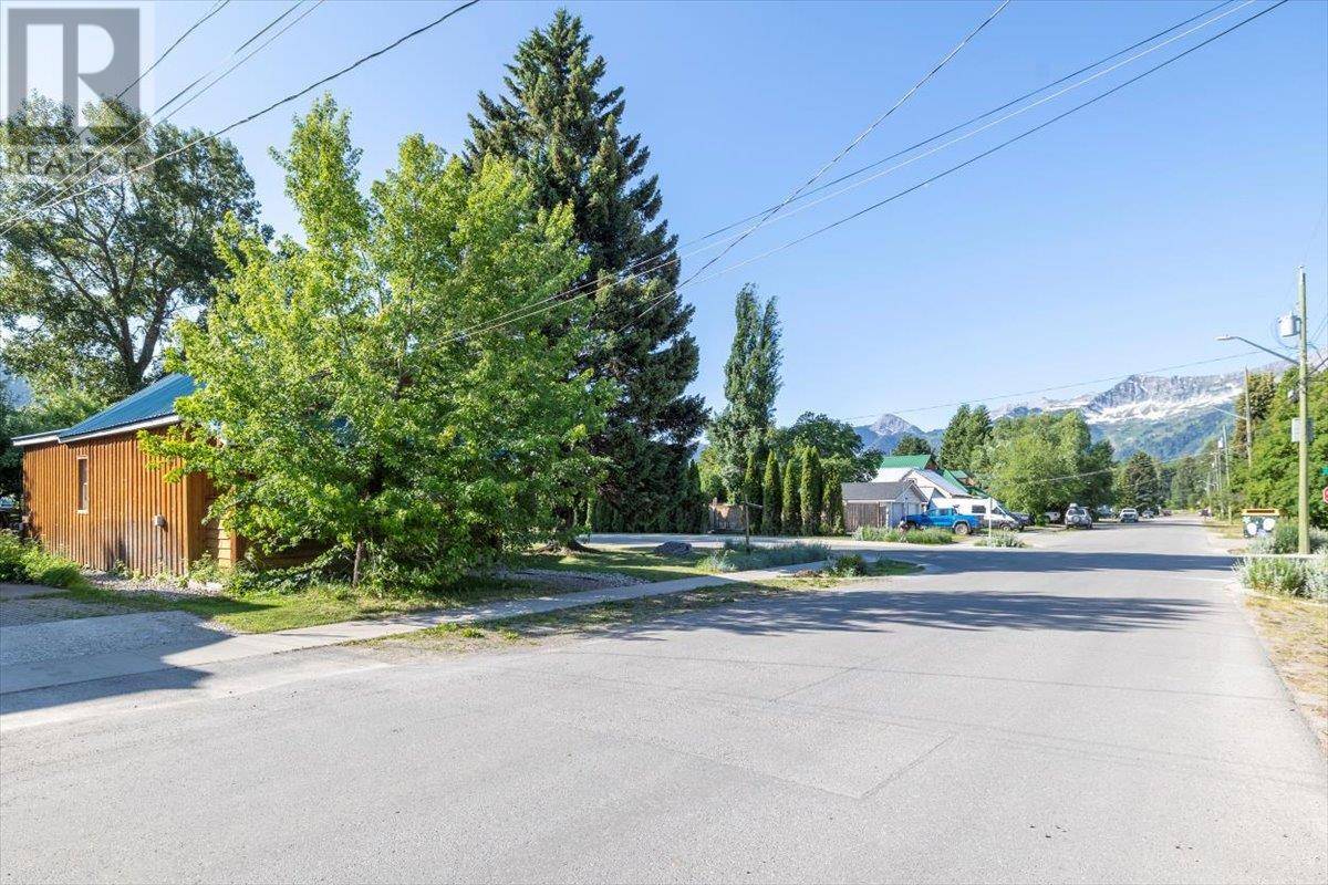 Fernie, BC V0B1M0,702 9th Avenue