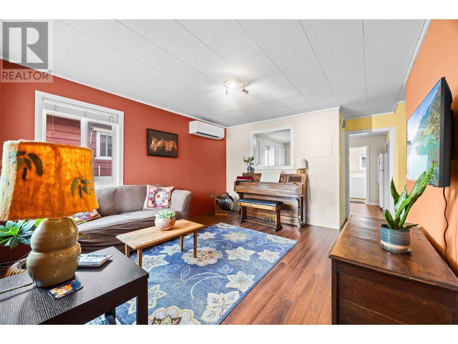 Penticton, BC V2A2P6,550 BENNETT Avenue