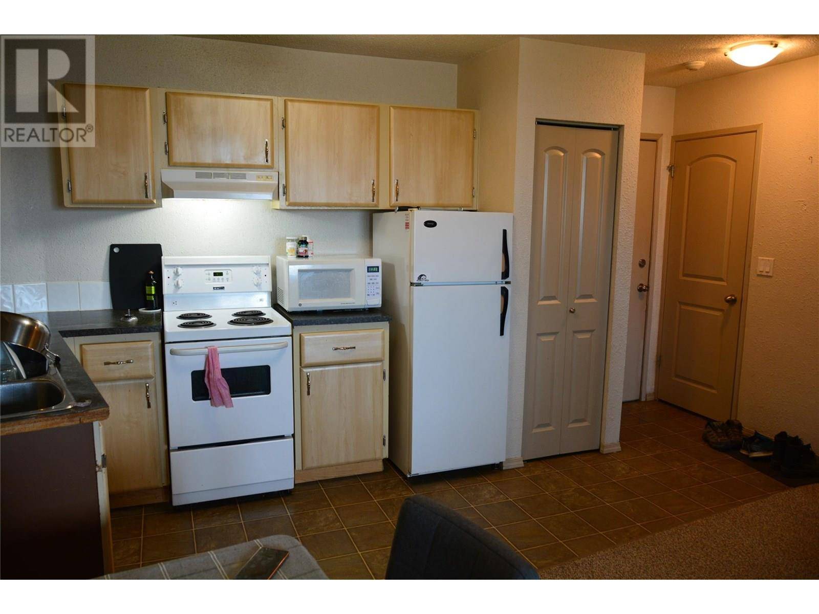 Kamloops, BC V2C6C7,555 DALGLEISH DR #401