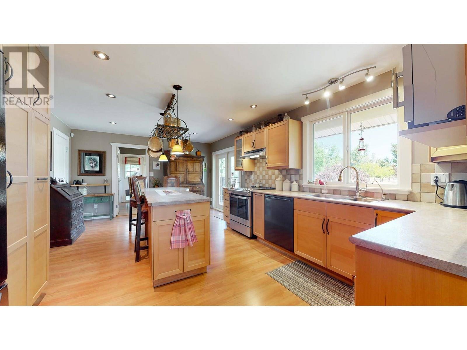Oliver, BC V0H1T1,205 GREASEWOOD Avenue