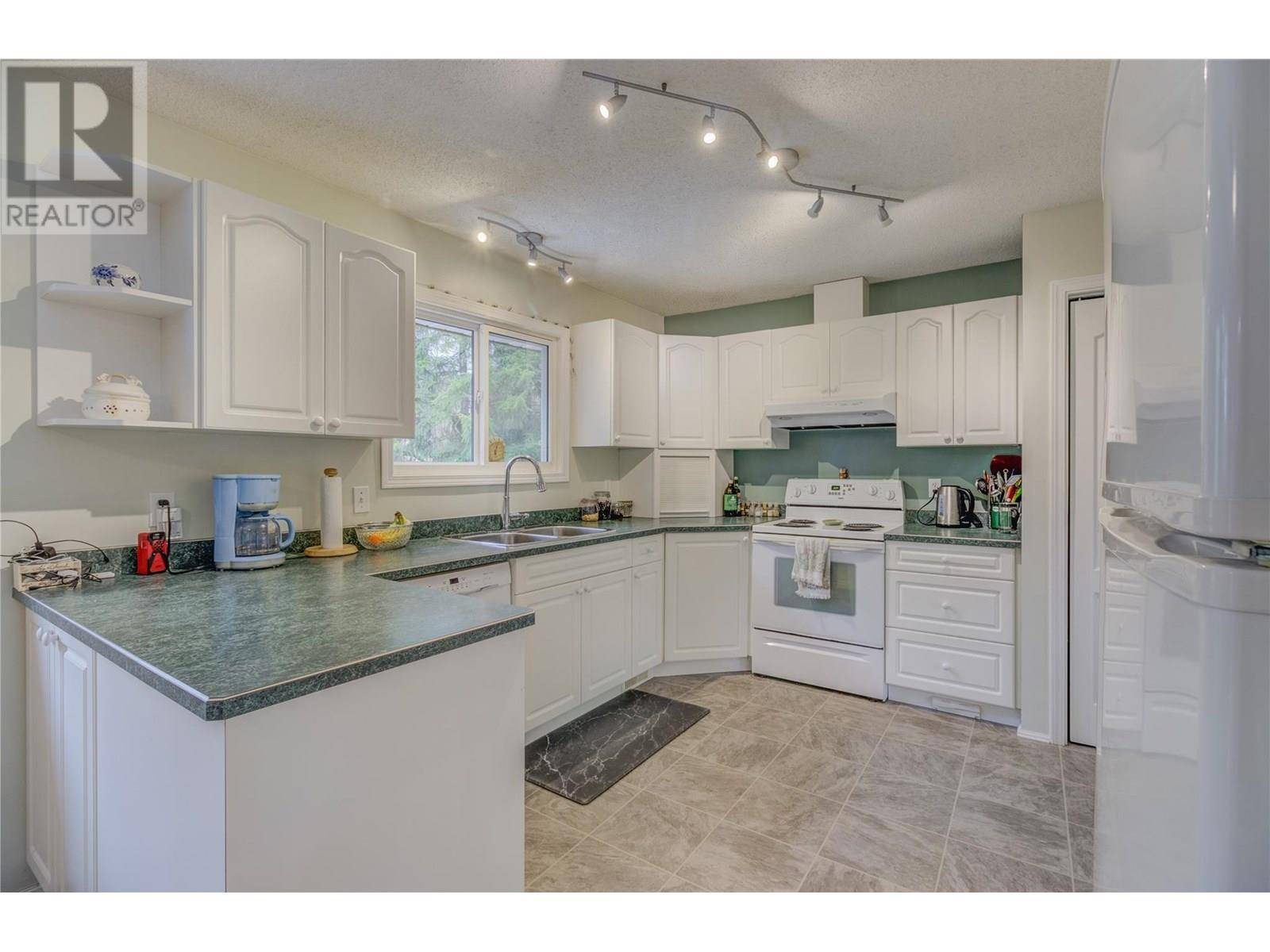 Salmon Arm, BC V1E3G5,2651 20 Avenue NE