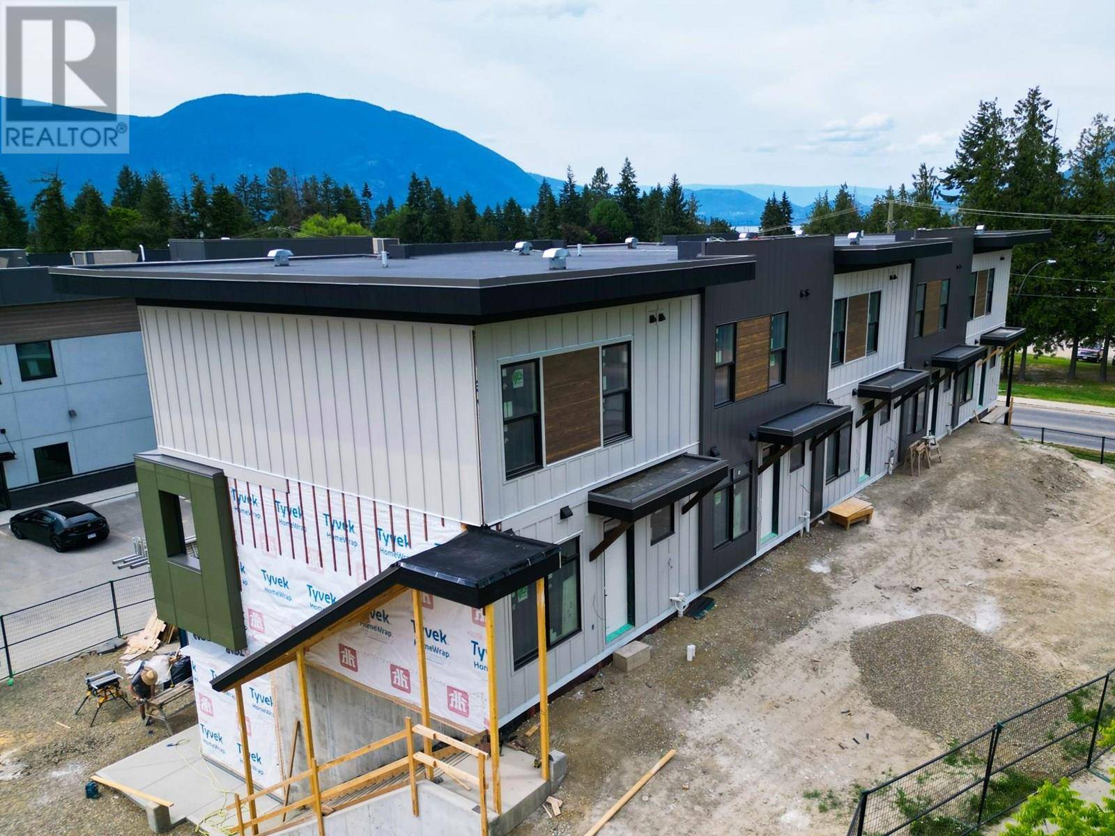 Salmon Arm, BC V1E2J4,2110 11 Avenue NE Unit# B204 (PSL12)