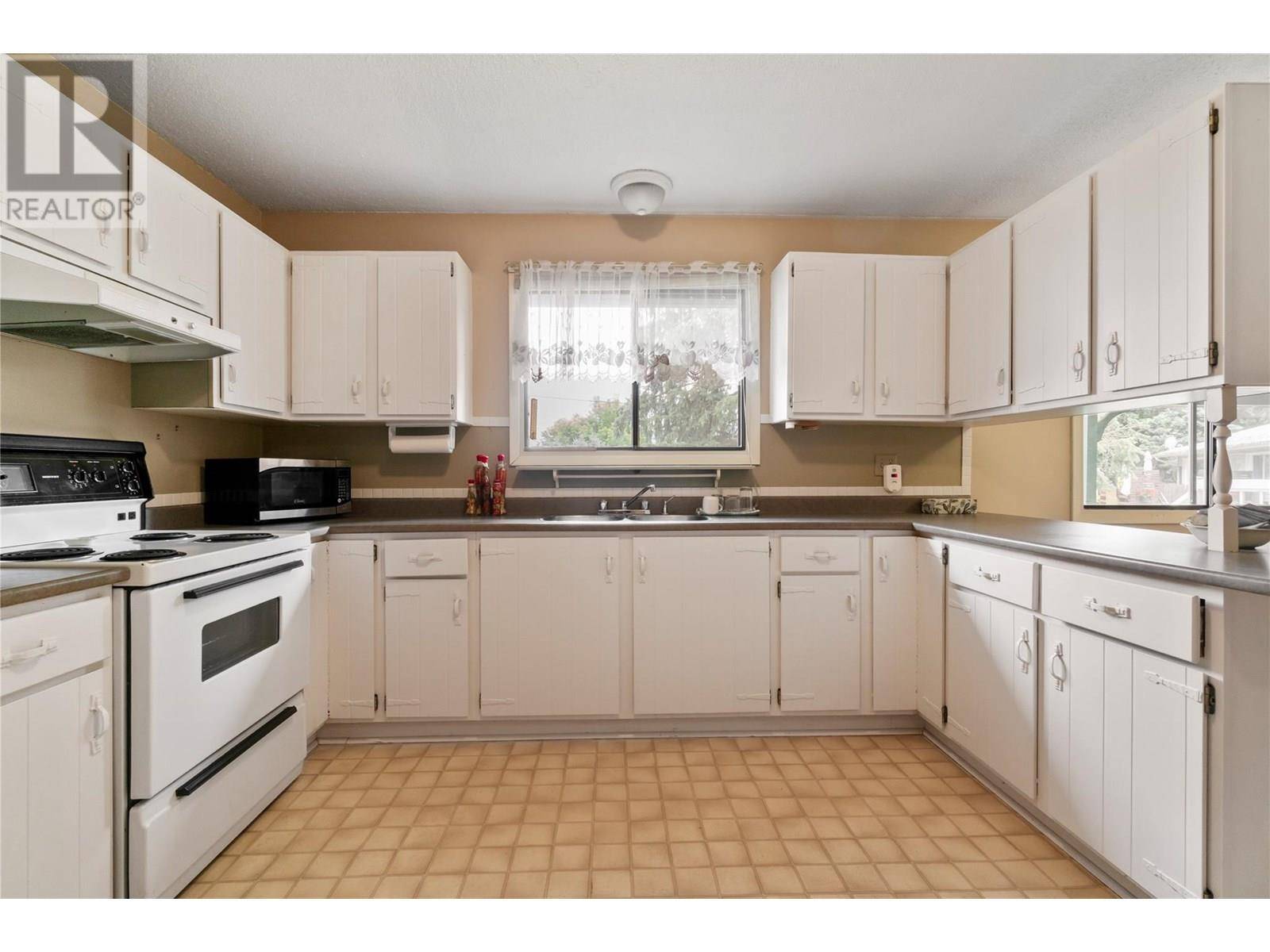 Armstrong, BC V0E1B1,2289 Hayden Place