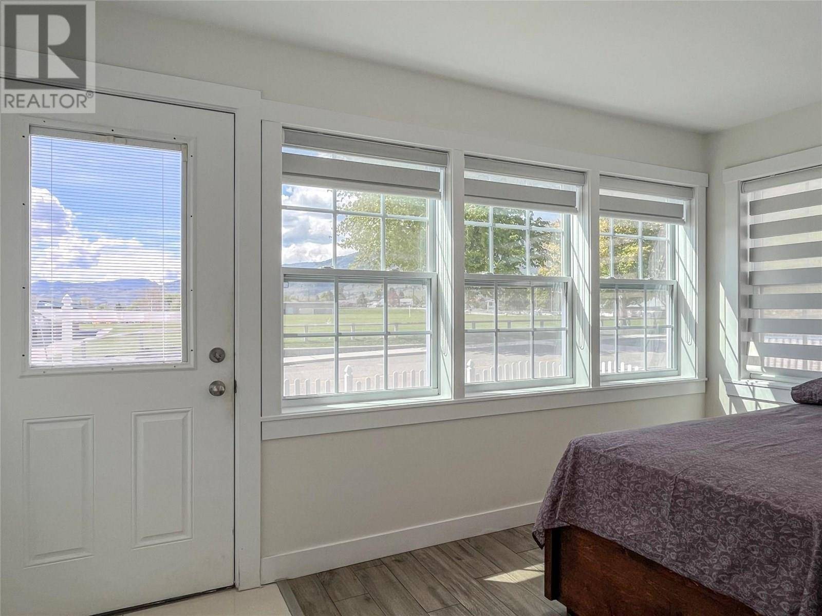 Oliver, BC V0H1T0,834 SCHOOL Avenue