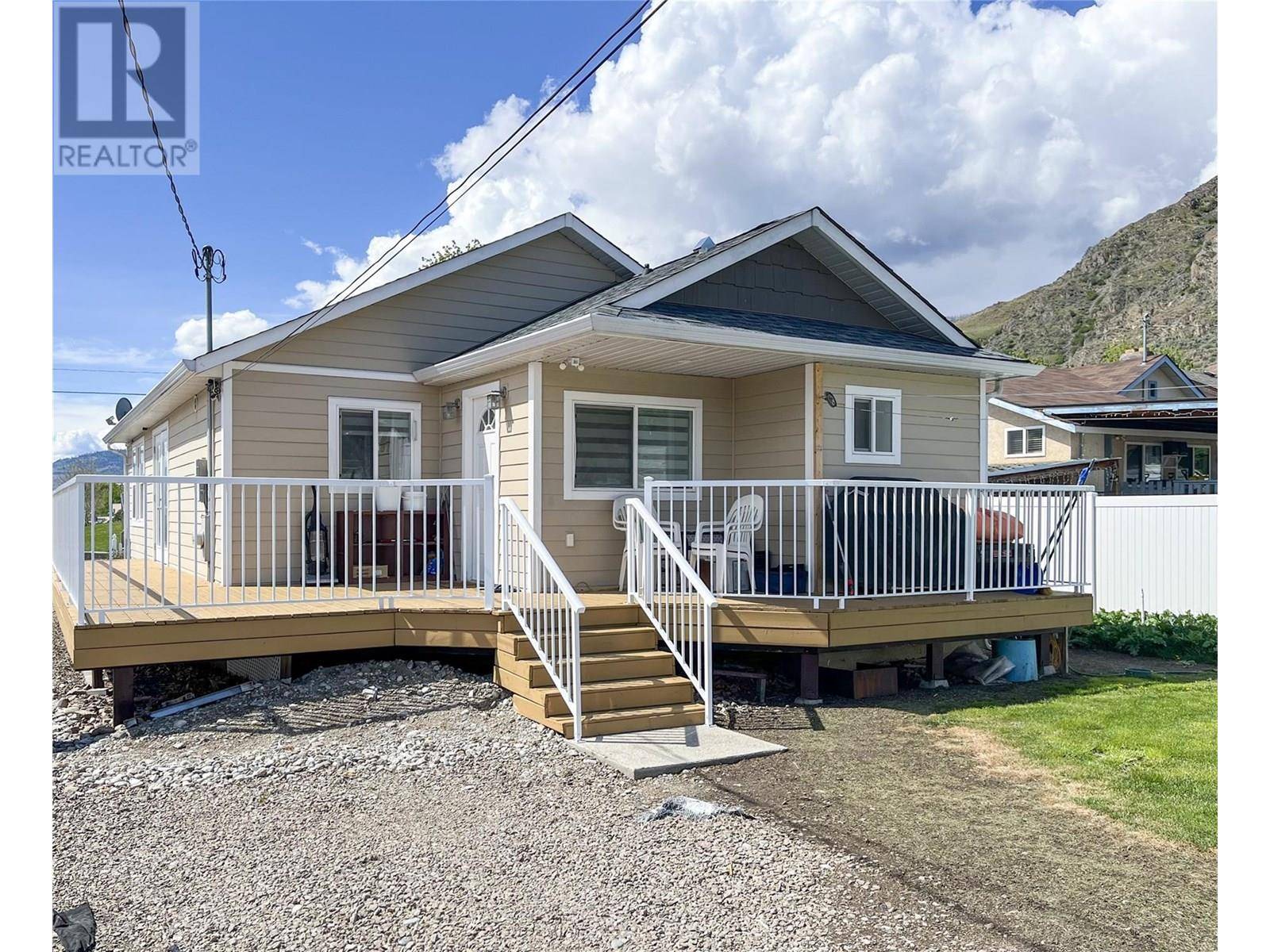 Oliver, BC V0H1T0,834 SCHOOL Avenue