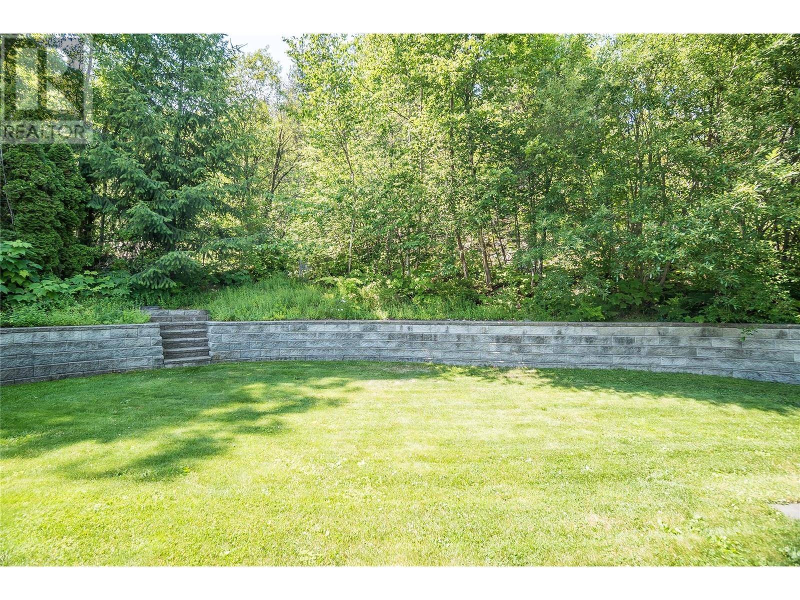 Castlegar, BC V1N4G1,3378 14th Avenue