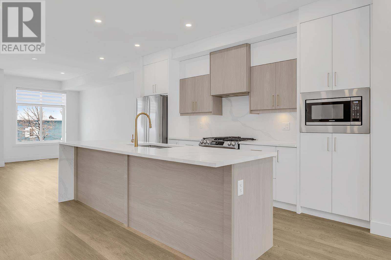 Kelowna, BC V1W0C1,5300 Main ST #112