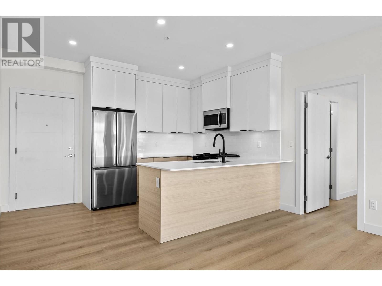 Kelowna, BC V1W0C1,5300 Main ST #203