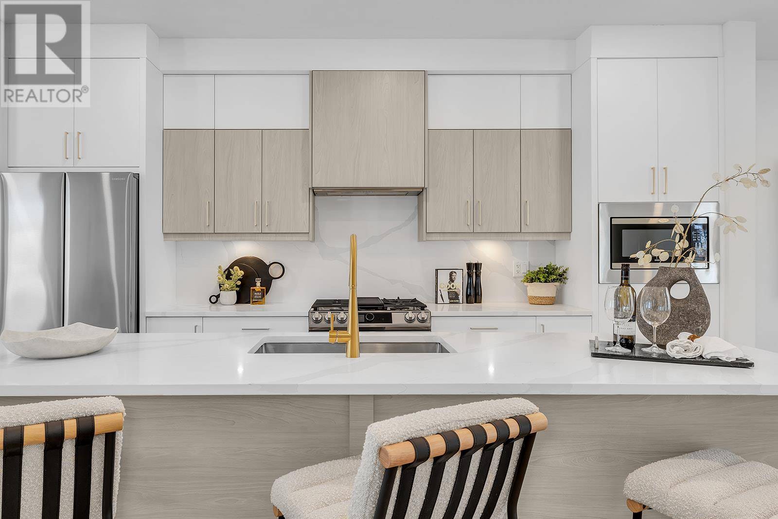 Kelowna, BC V1W0C1,5300 Main ST #115