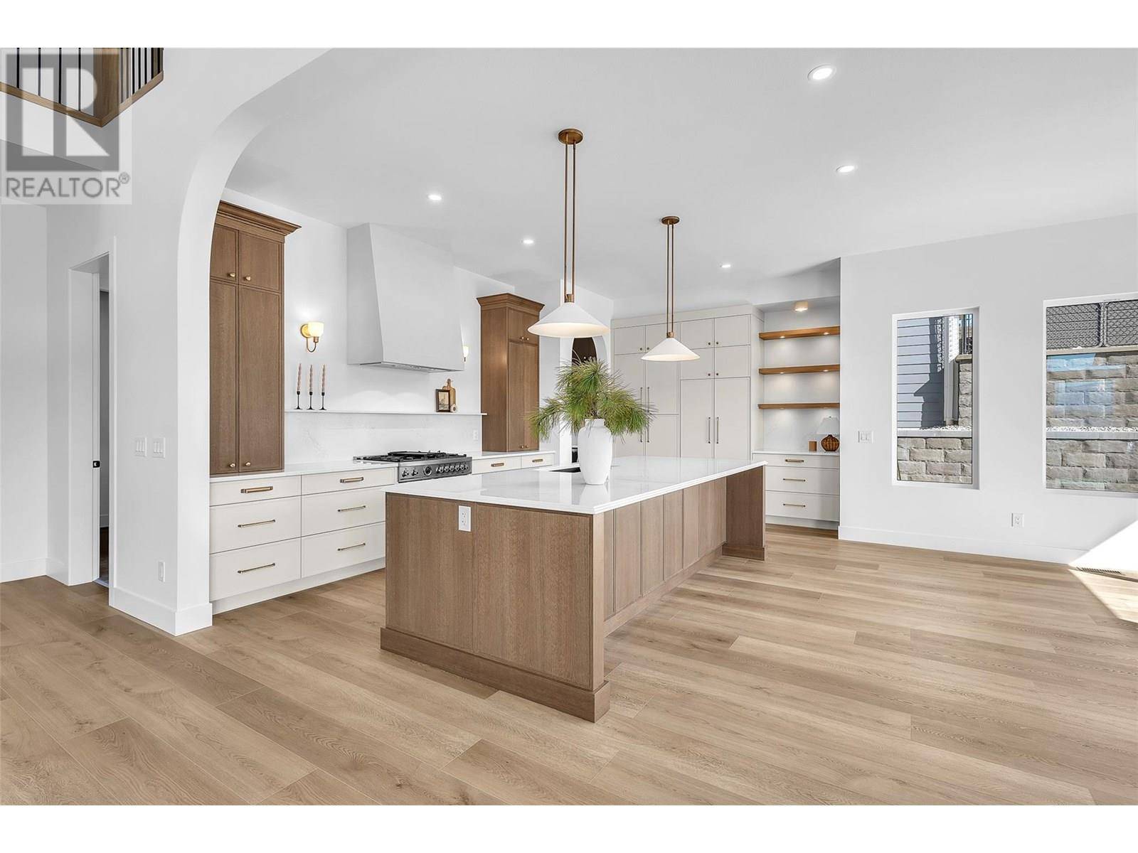 Kelowna, BC V1V2C6,1439 Whistling Pine Place