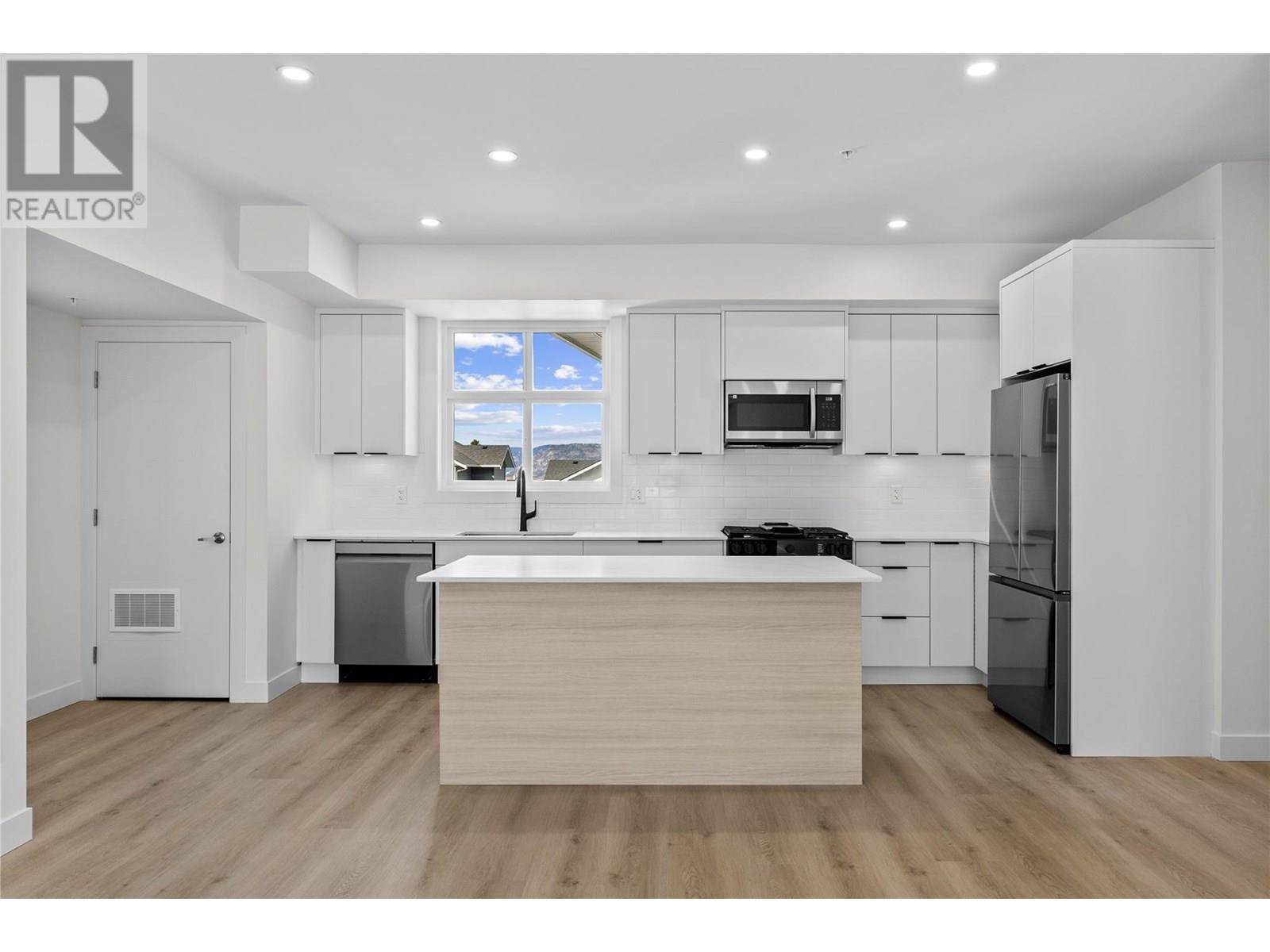 Kelowna, BC V1W0C1,5300 Main ST #204