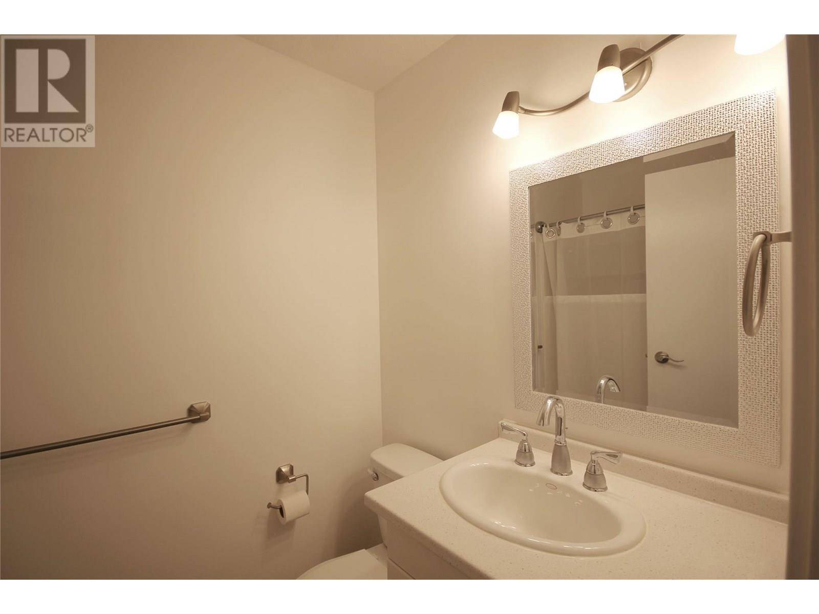 Penticton, BC V2A7K1,150 Skaha PL #402