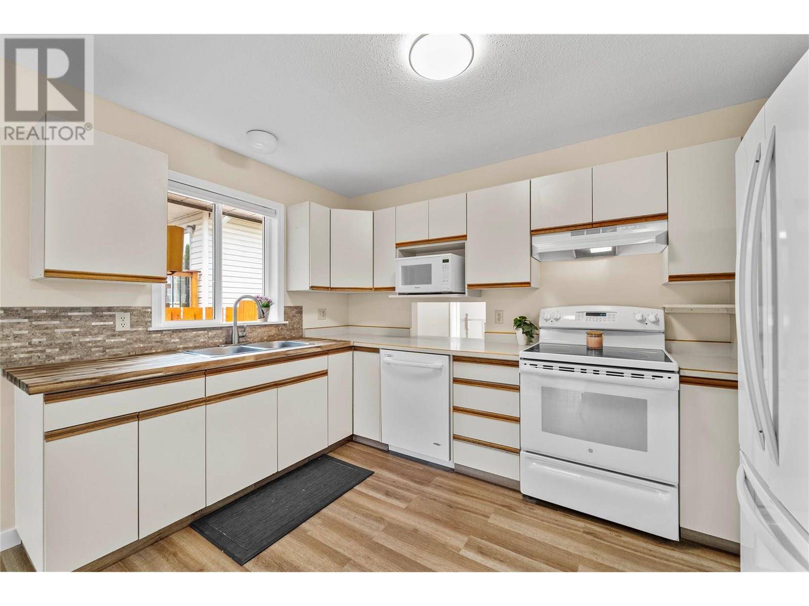 Kamloops, BC V2B4S8,2393 Fleetwood Avenue
