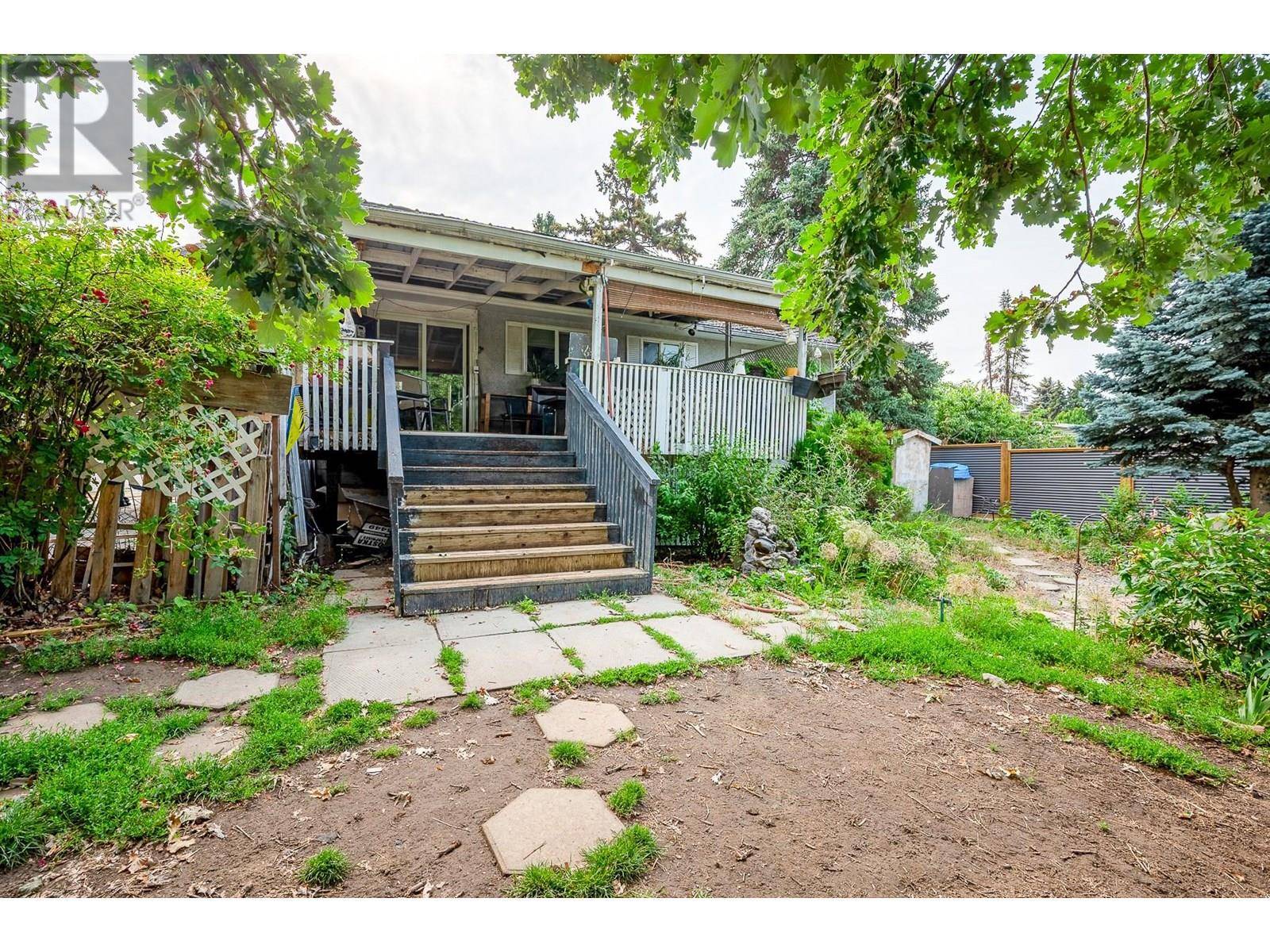 Kelowna, BC V1Y4C8,988 Glengarry Street