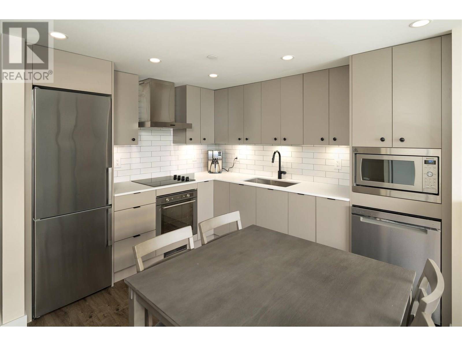 Kelowna, BC V1Y0K7,1471 St Paul ST #1407