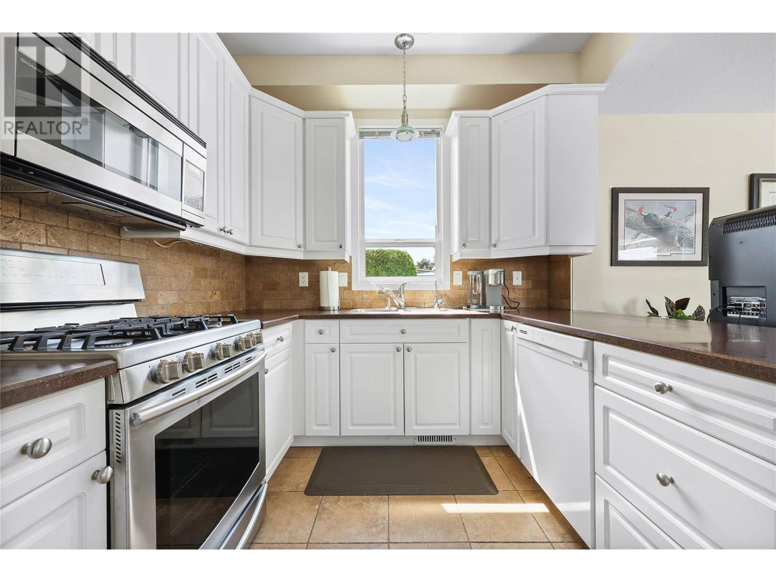 Kelowna, BC V4V1P4,415 Commonwealth RD #282