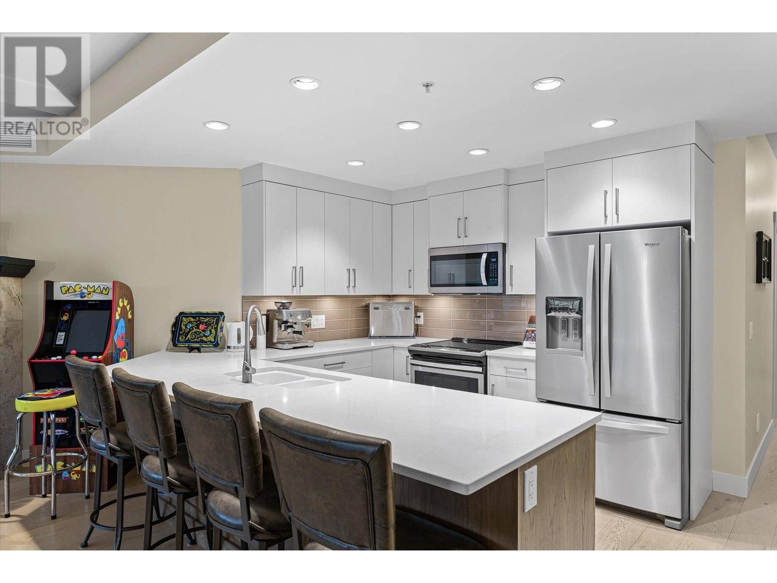 Kelowna, BC V1W3K9,3865 Truswell RD #204