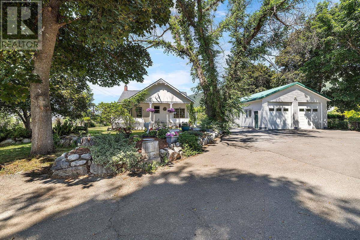 Creston, BC V0B1G0,434 11th Avenue N