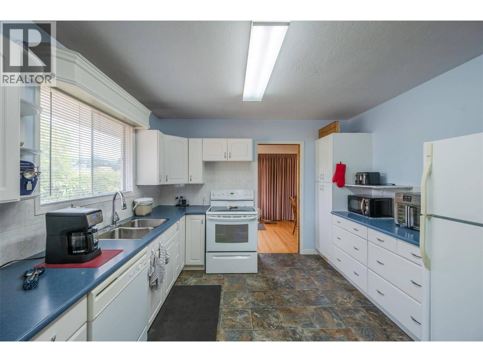 Summerland, BC V0H1Z1,6104 CUTHBERT Road