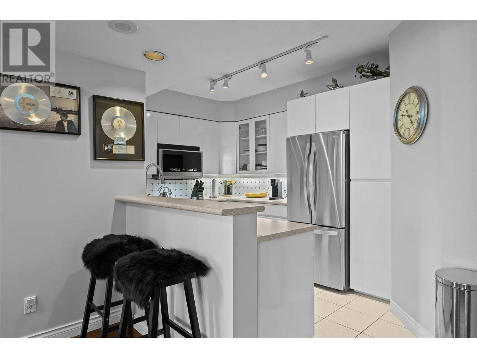 Kelowna, BC V1Y9R7,1152 Sunset DR #706