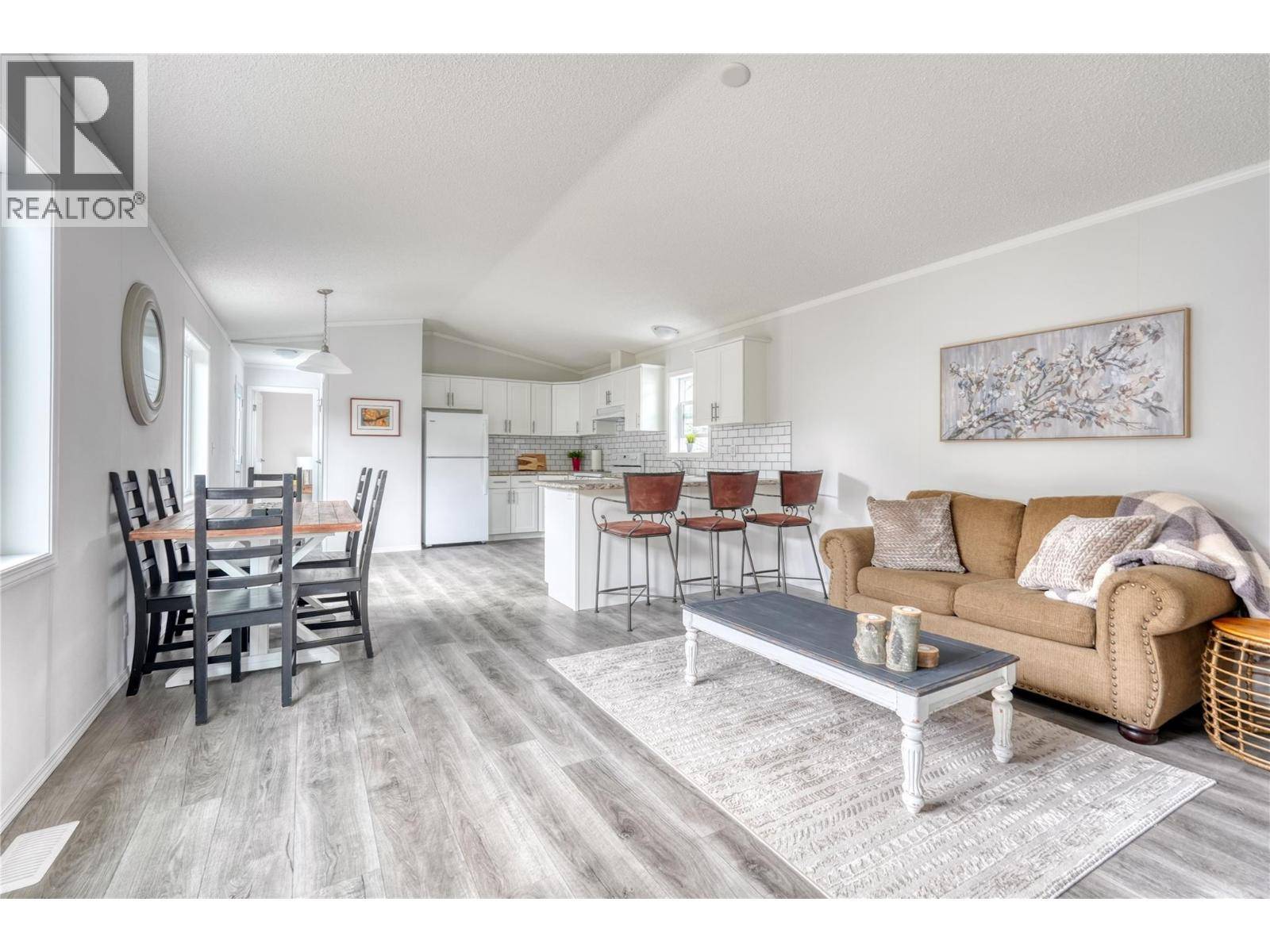 Keremeos, BC V0X1N3,721 6th Avenue