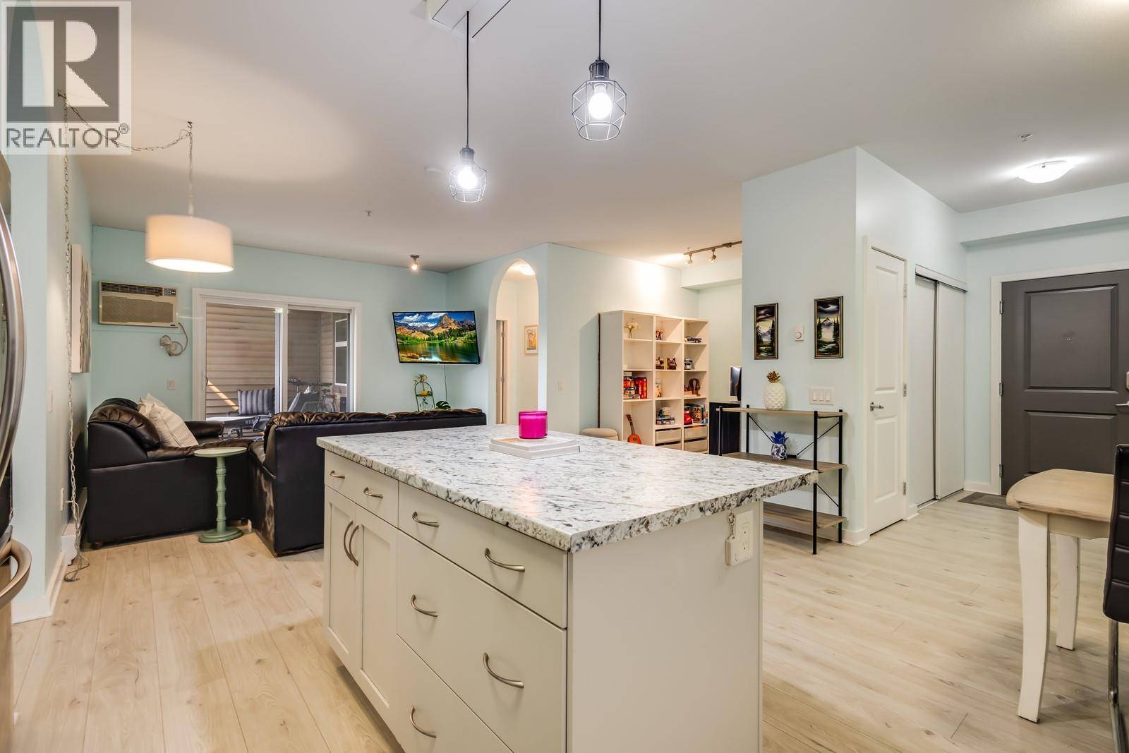 Kelowna, BC V1X8E2,151 Taylor RD #202