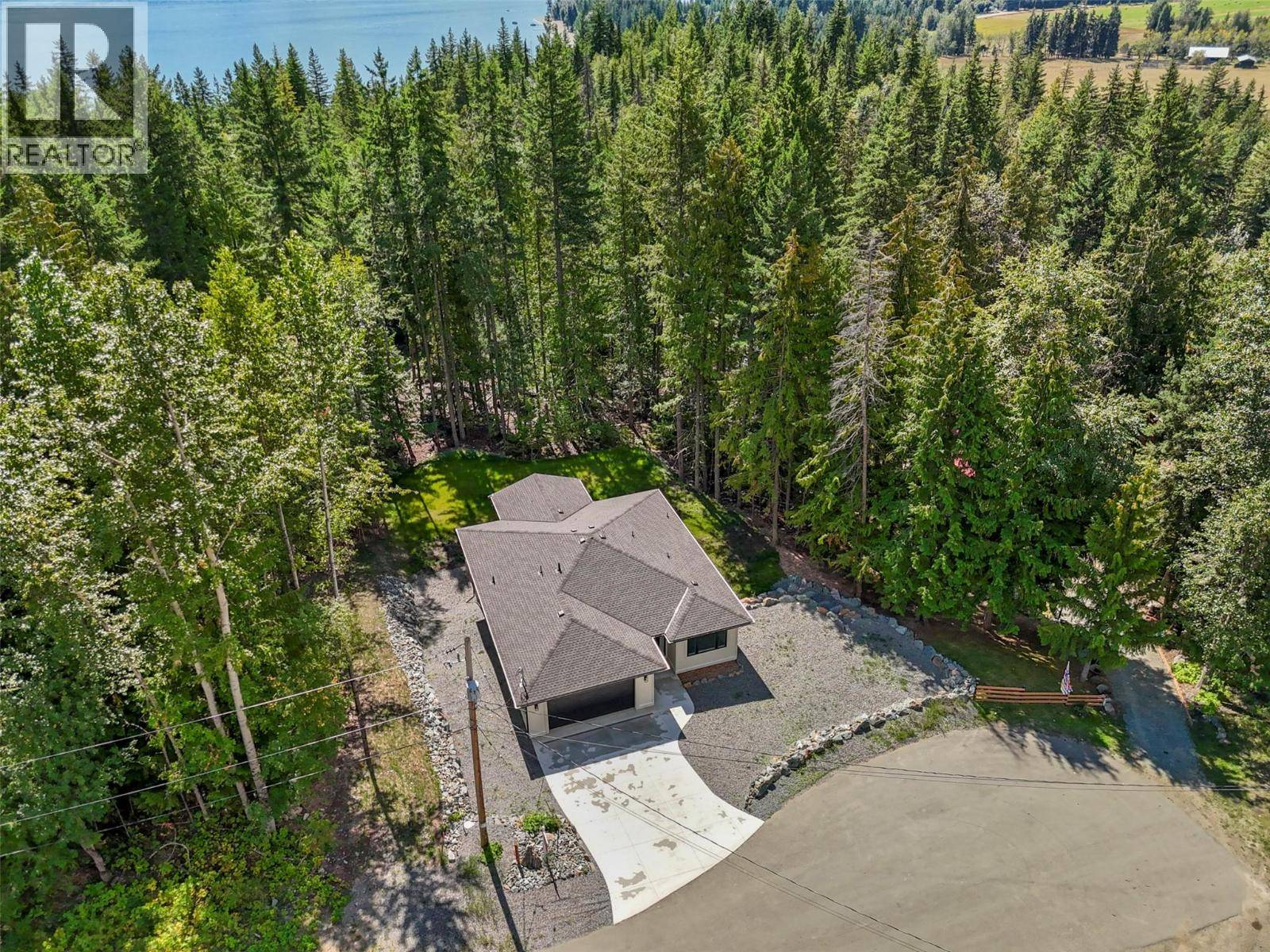 Anglemont, BC V0E1M8,7279 Birch Close