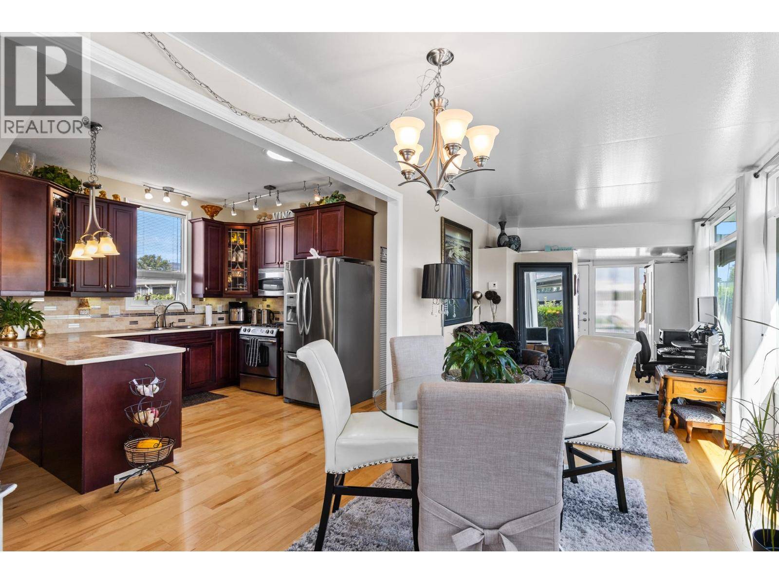 Kelowna, BC V4V1P4,415 Commonwealth RD #363