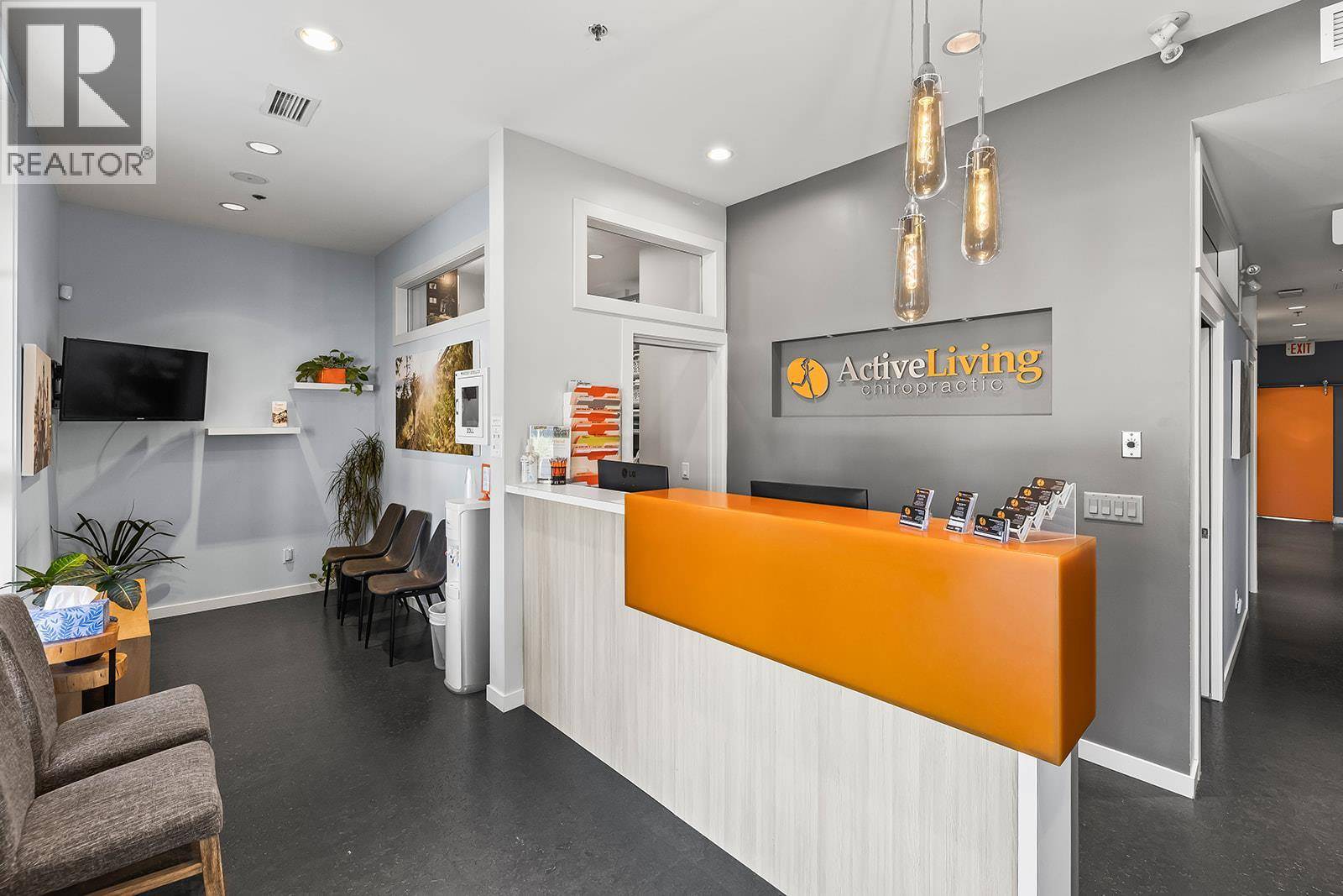 Kelowna, BC V1Y5A7,565 Osprey Avenue