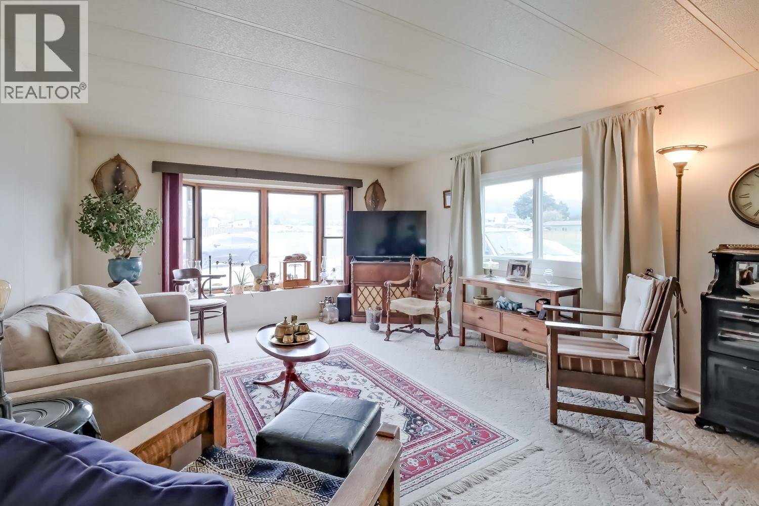 Kelowna, BC V4V1R6,720 Commonwealth RD #47