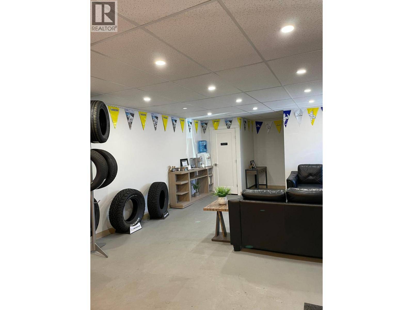 Kelowna, BC V1Y6N8,473 C/O Bernard Avenue