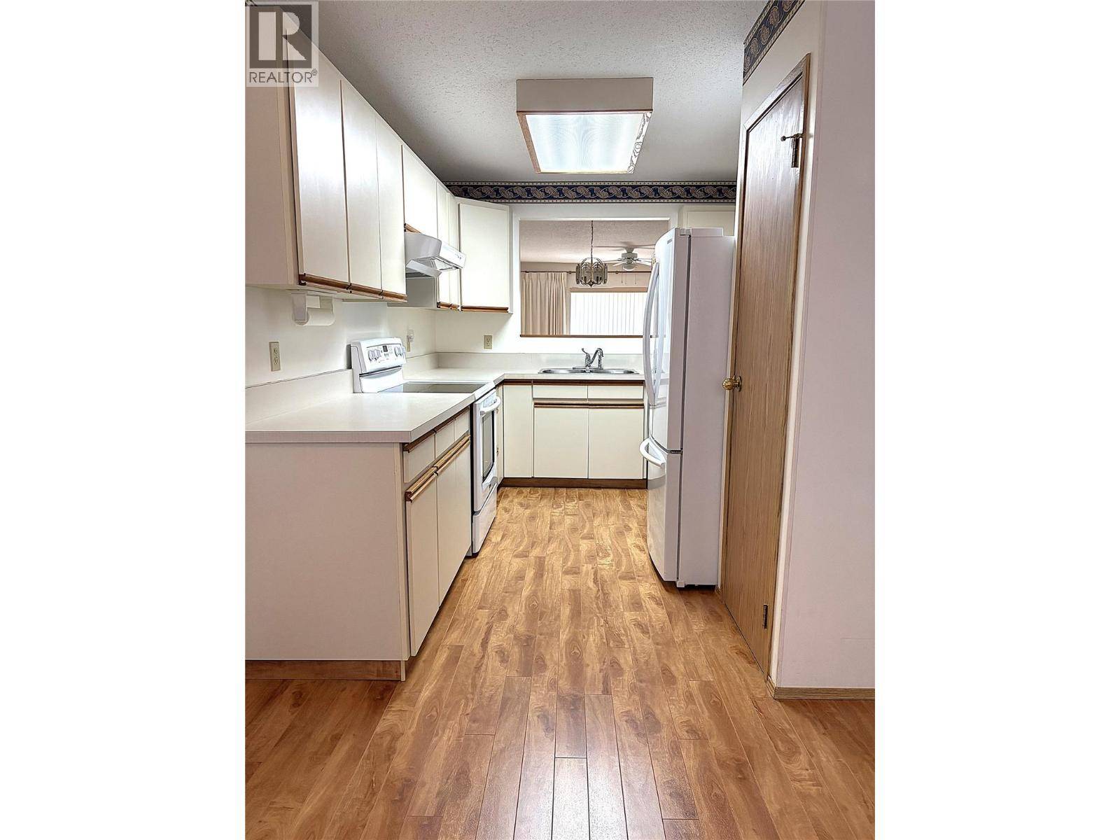 Keremeos, BC V0X1N3,815 11th AVE #2