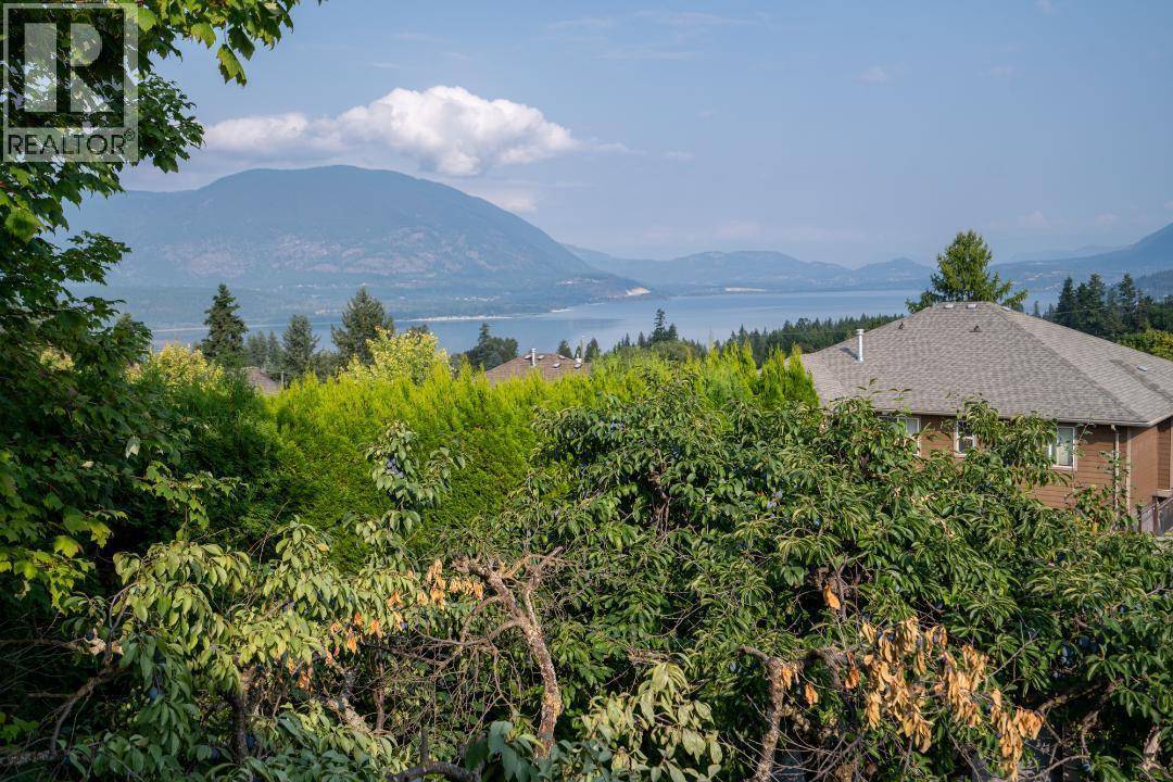 Salmon Arm, BC V1E1K1,2121 3 Avenue SE