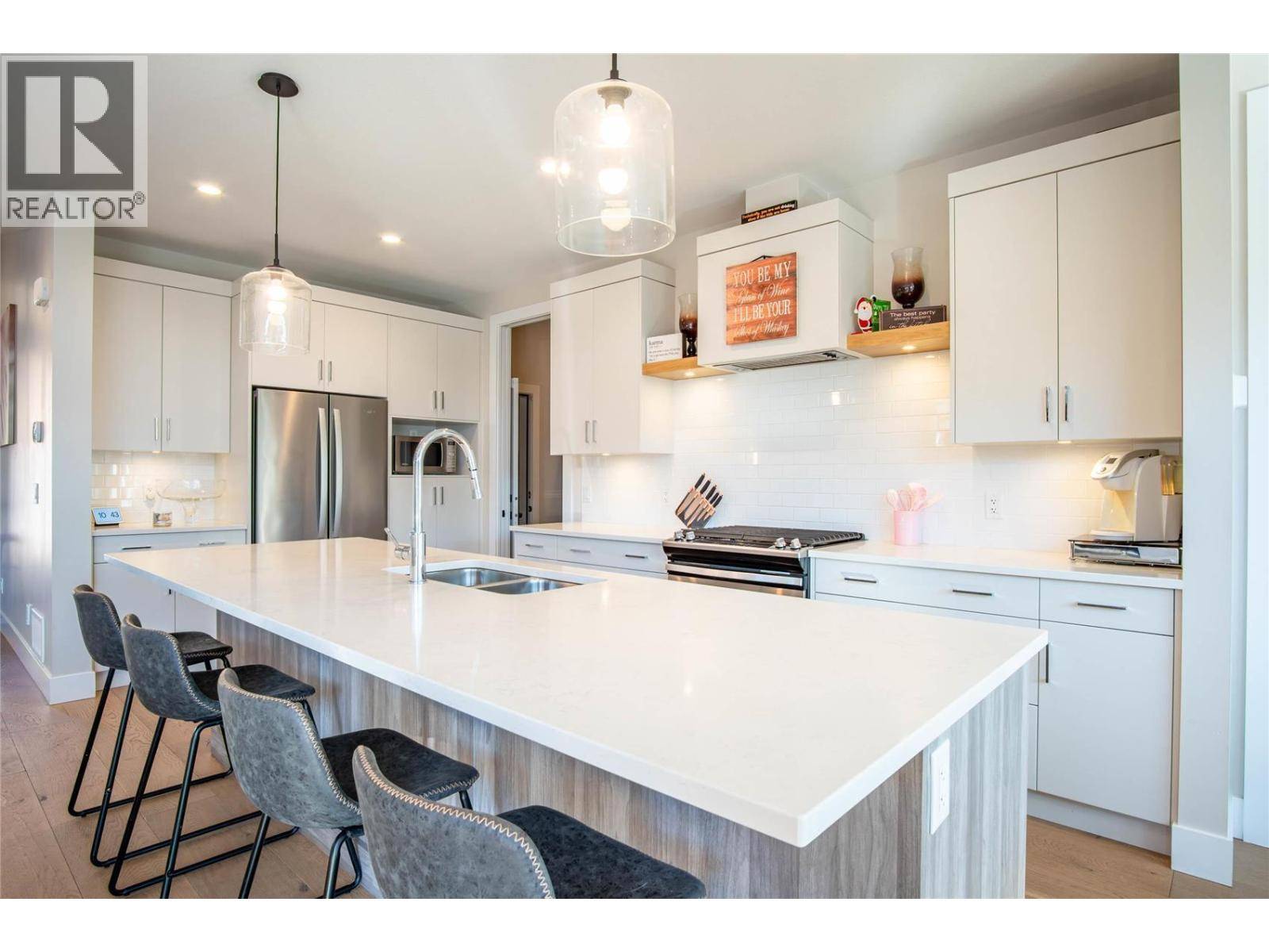 Lake Country, BC V4V0A9,10335 Long Road