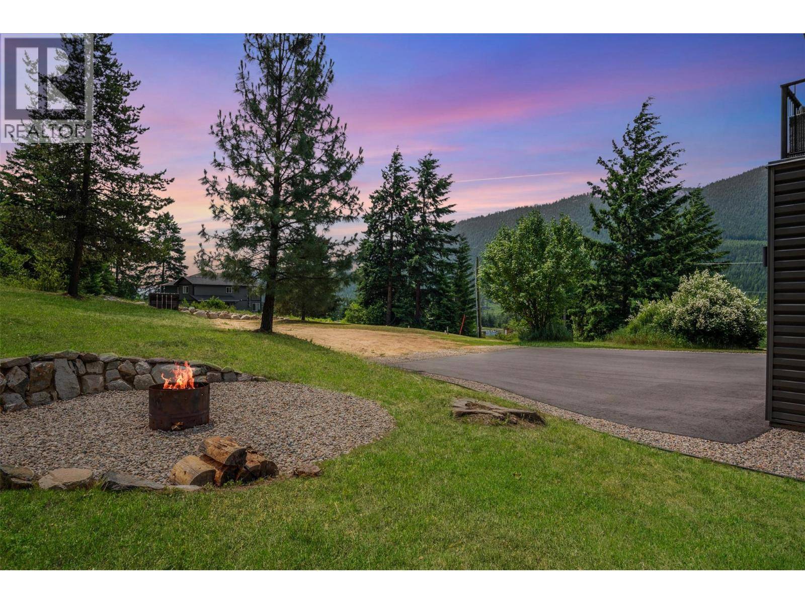 Castlegar, BC V1N4T1,1959 SANDY Road