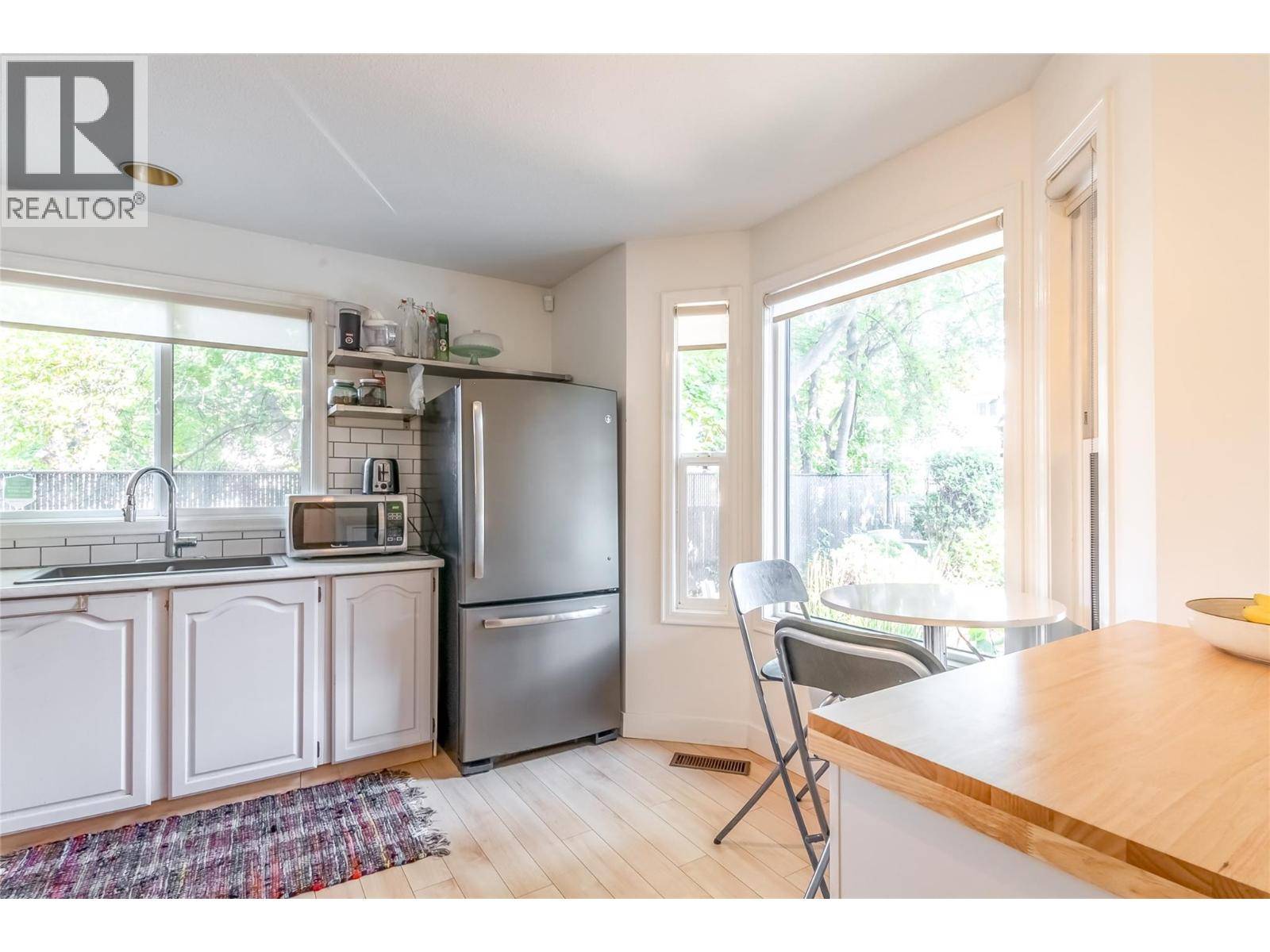 Kelowna, BC V1Y4B4,1995 Burtch RD #156