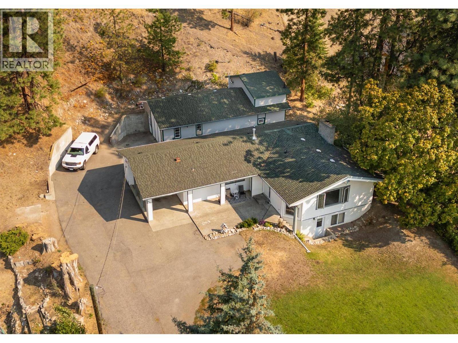 Peachland, BC V0H1X8,4992 Princeton Avenue
