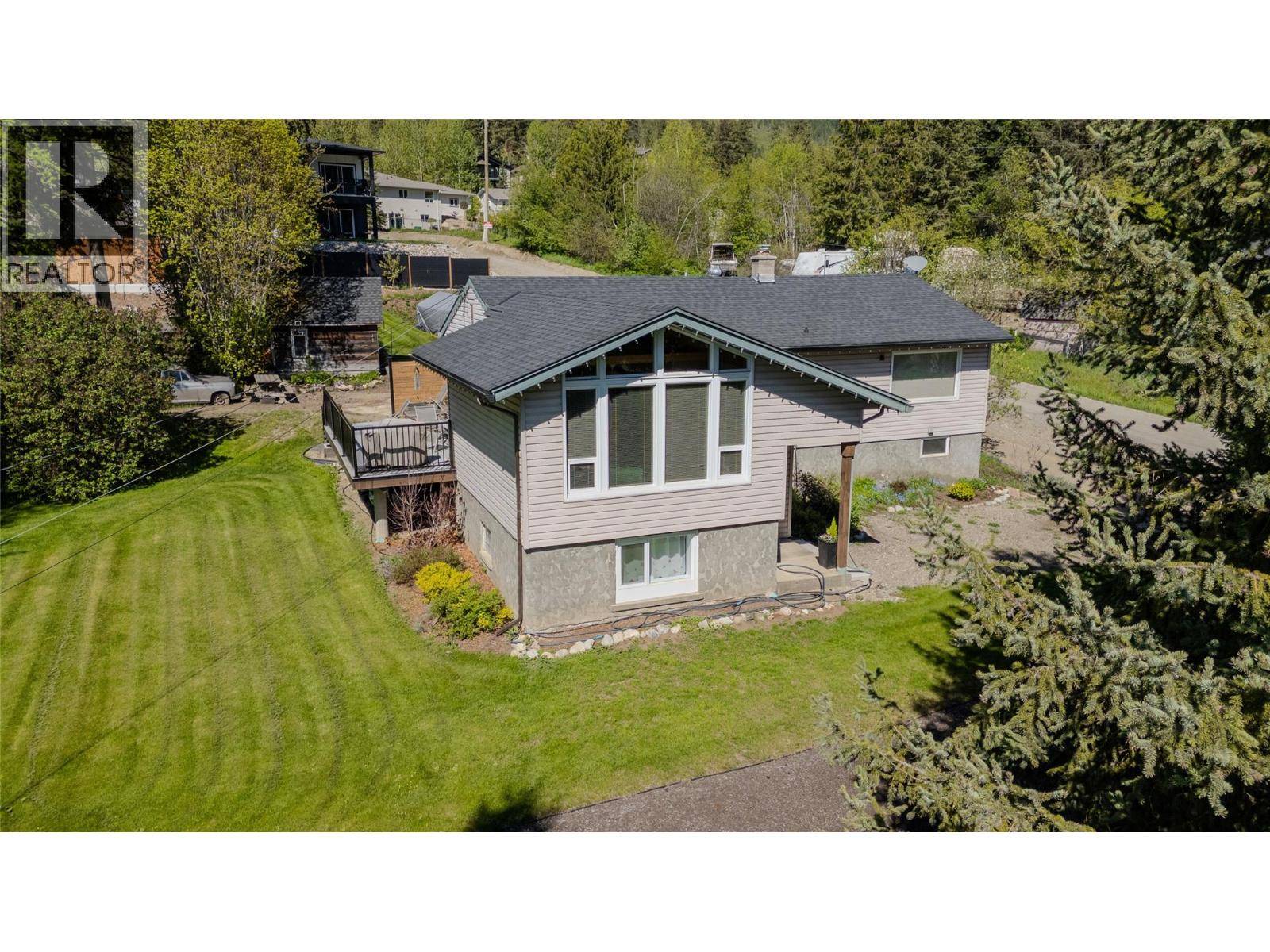 Lumby, BC V0E2G0,2506 Shuswap Avenue