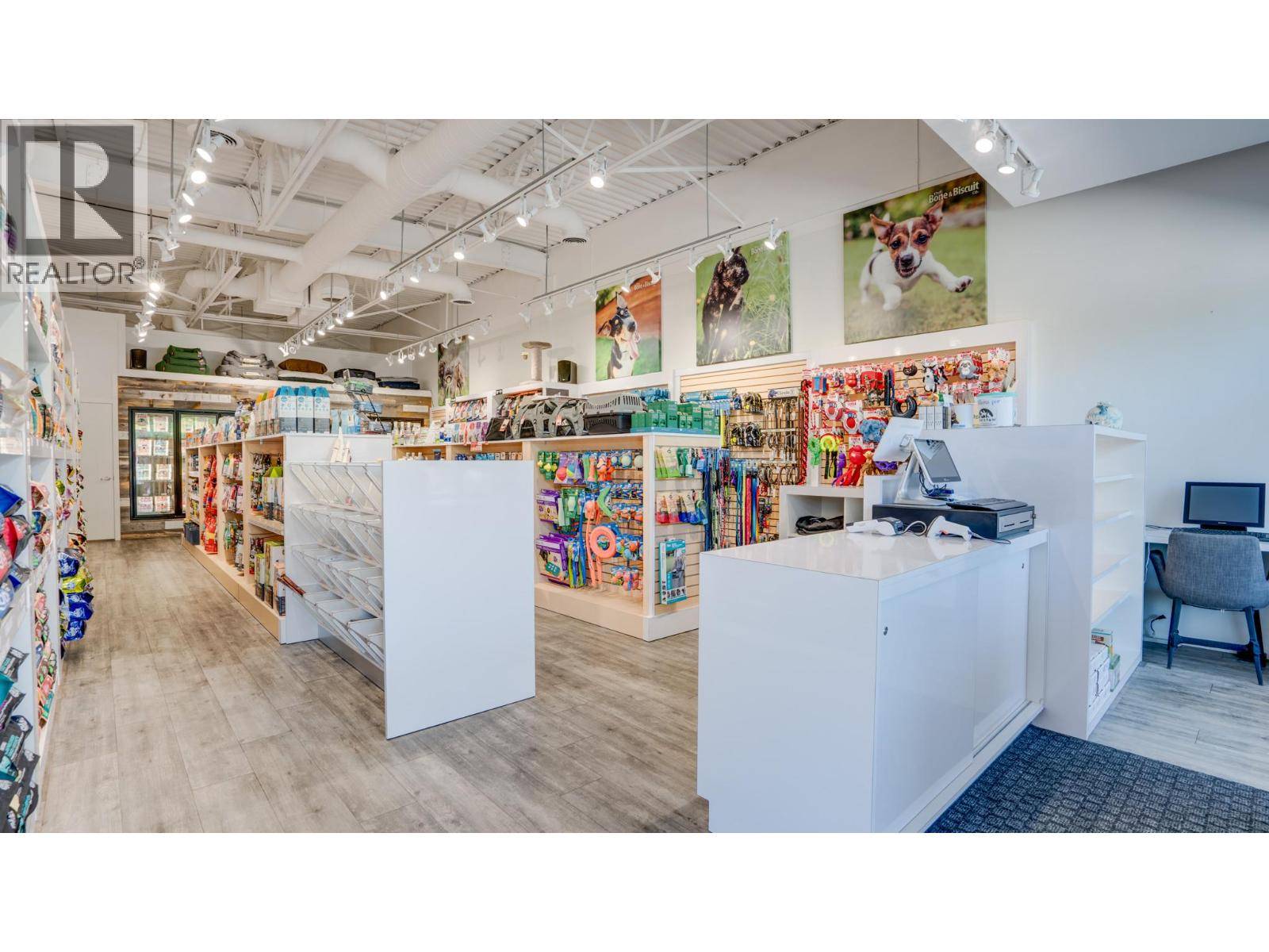 Kelowna, BC V1Y9N6,1876 Cooper RD #136