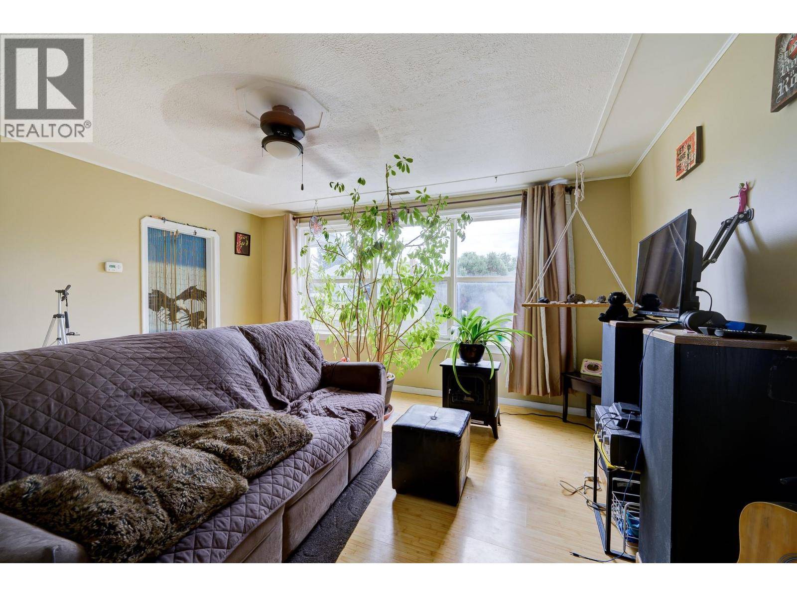 Kamloops, BC V2B1P5,644 BRENTWOOD Avenue