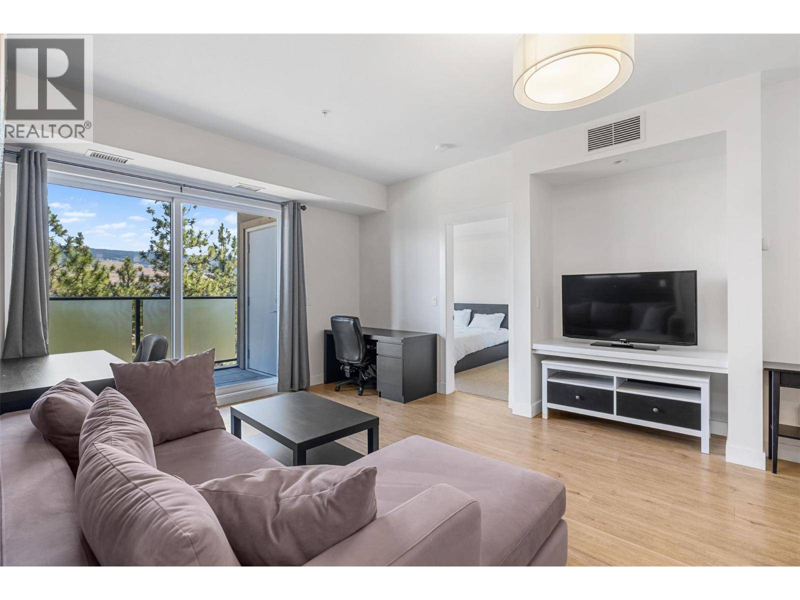 Kelowna, BC V1V3C8,985 Academy WAY #104