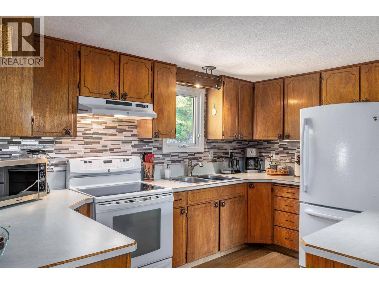 Kelowna, BC V1P1J3,8514 Sun Valley Road