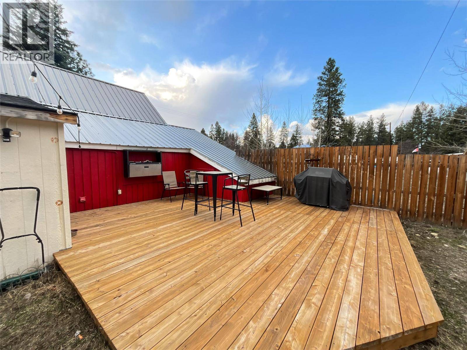 Beaverdell, BC V0H1Y0,5844 Highway 33