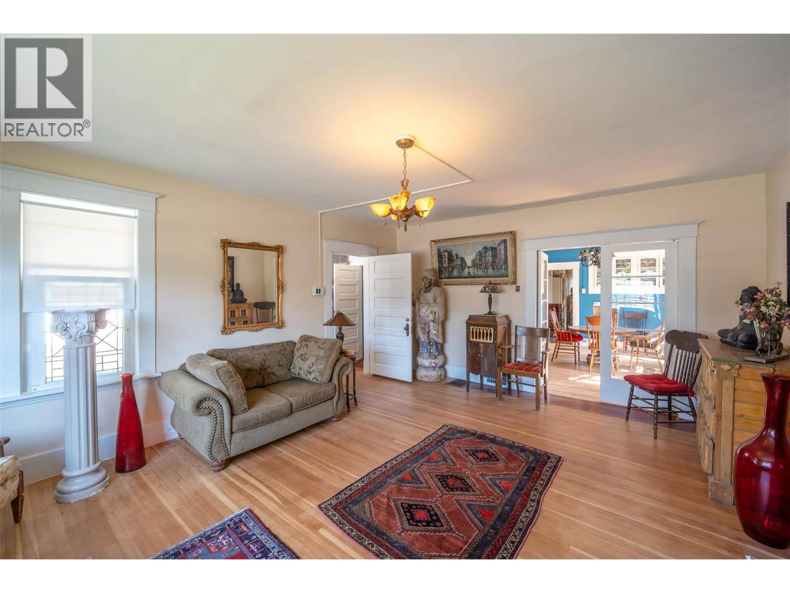 Penticton, BC V2A5N7,728 Argyle Street