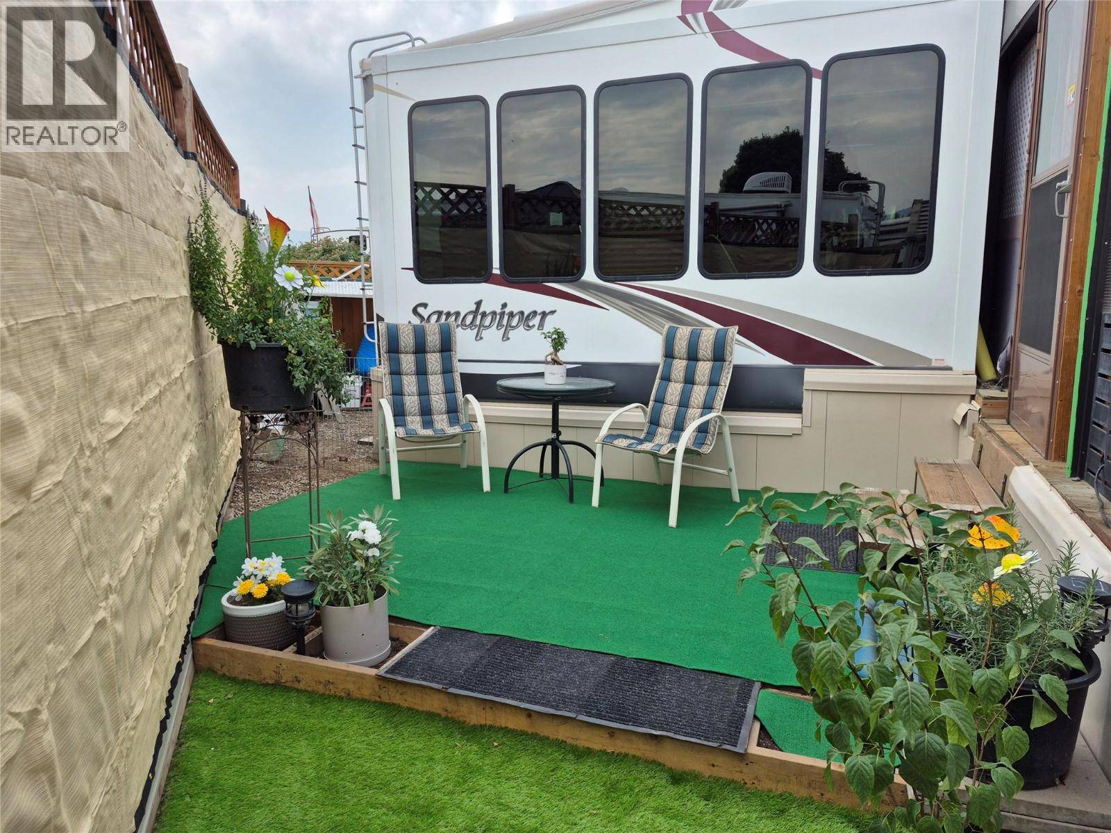 Kelowna, BC V4V1P4,415 Commonwealth RD #12