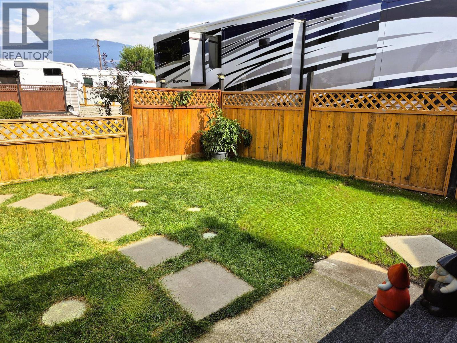 Kelowna, BC V4V1P4,415 Commonwealth RD #12