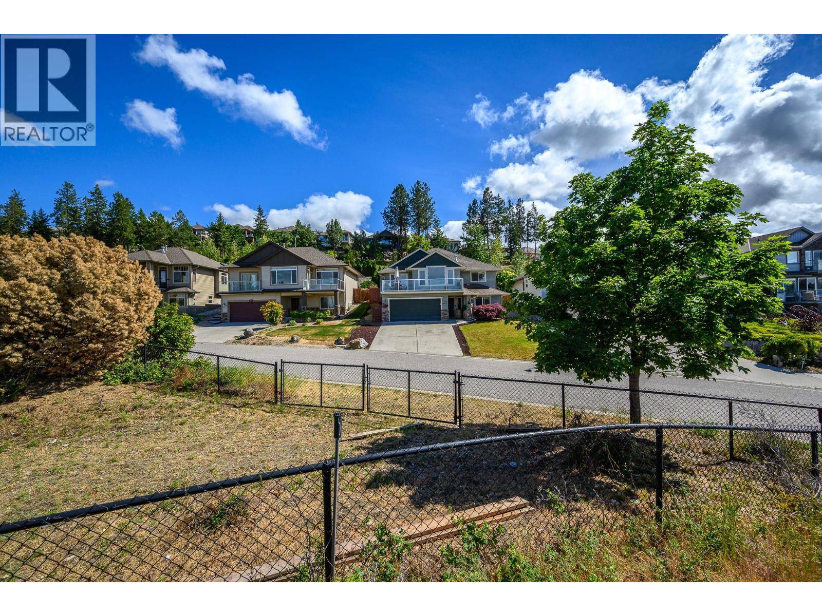 Kelowna, BC V1W5C4,4979 Windsong Crescent