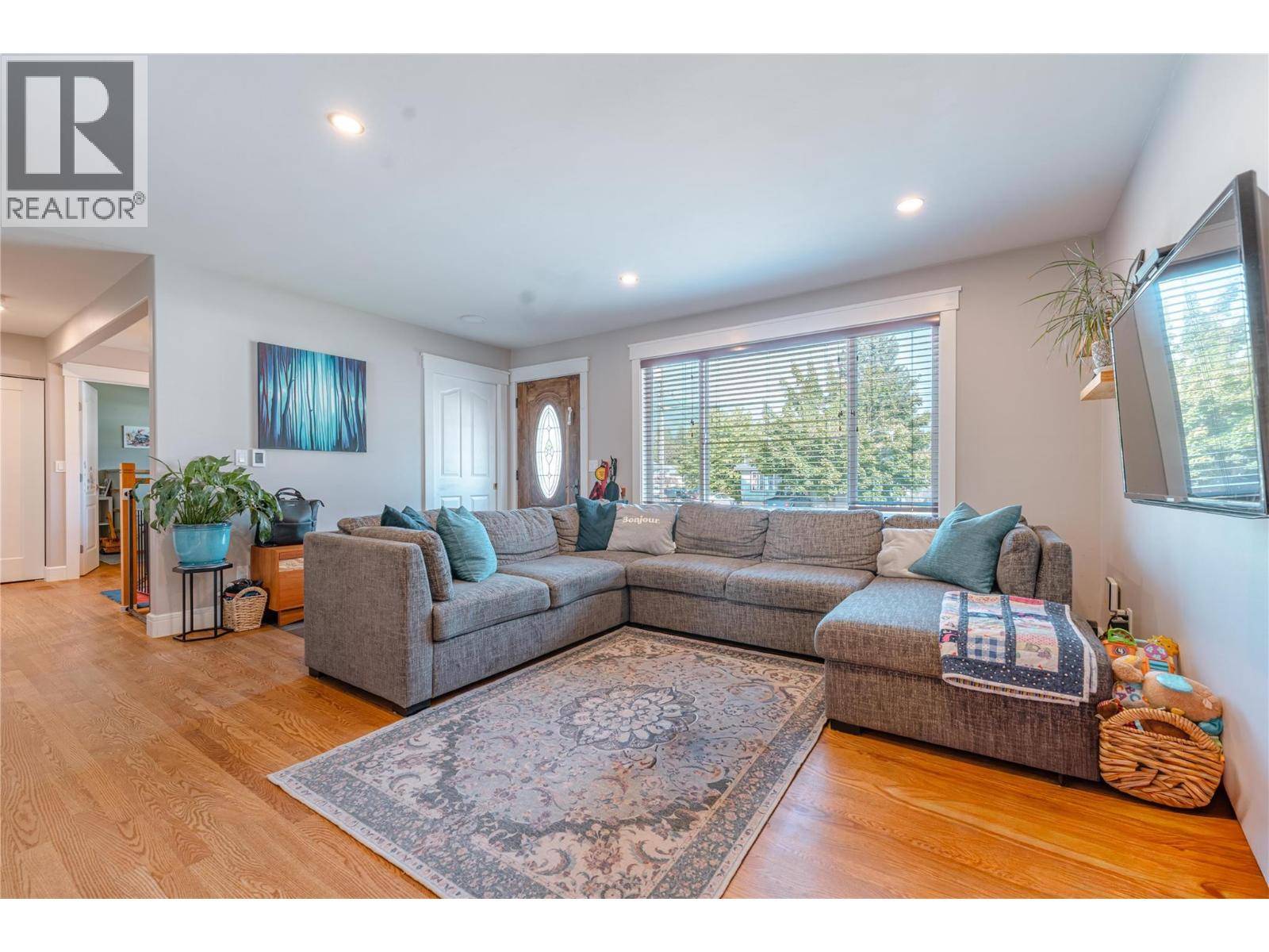 Revelstoke, BC V0E2S0,223 Viers Crescent