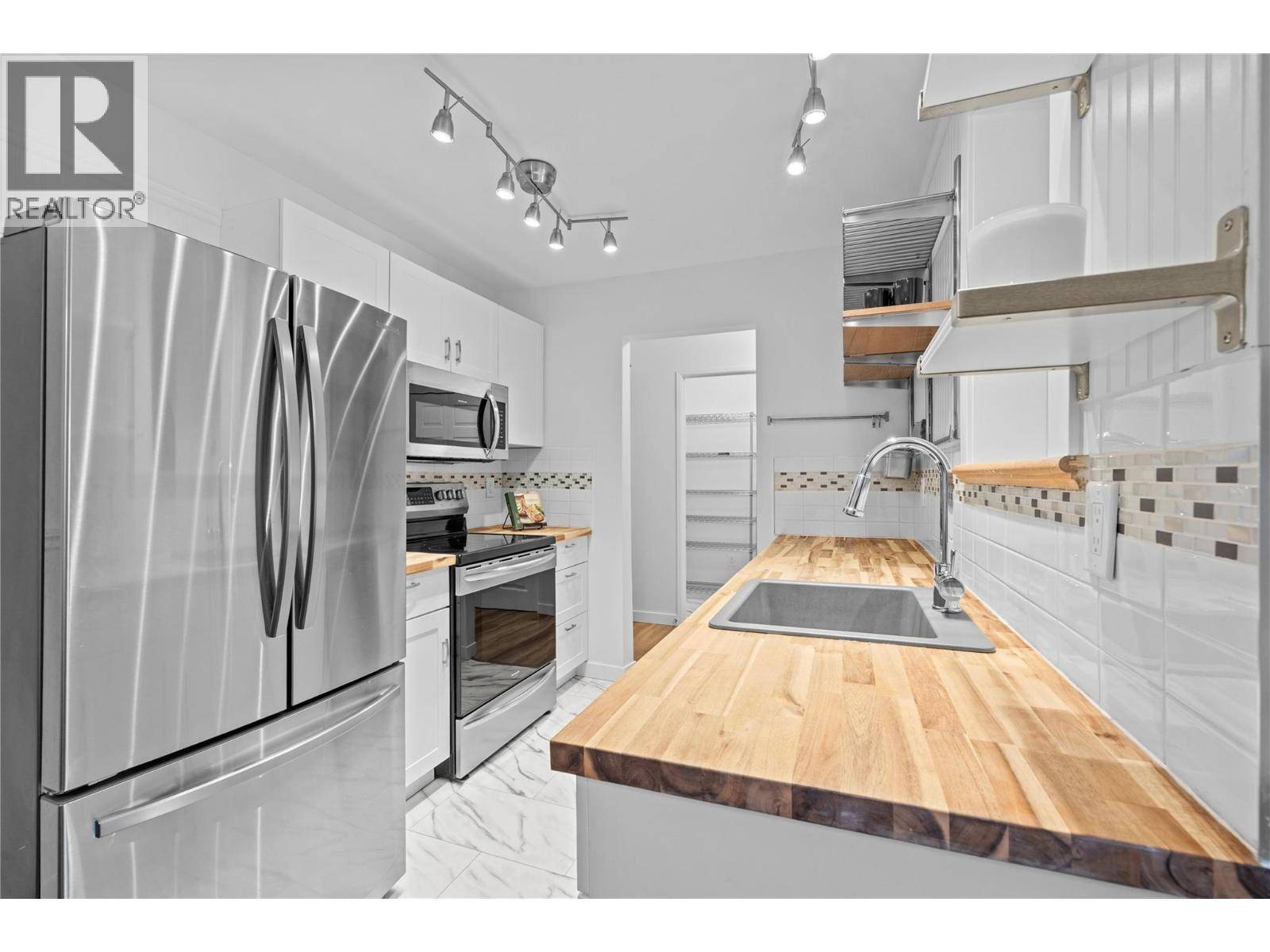 Kelowna, BC V1W3W4,3180 De Montreuil CT #310